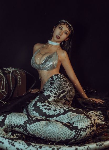 欧美大胸美女动态图_超清HD高清在线观看